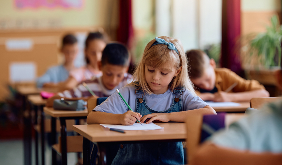 Cum îți ajuți copilul să se adapteze la o școală nouă. Sfaturi utile pentru părinți