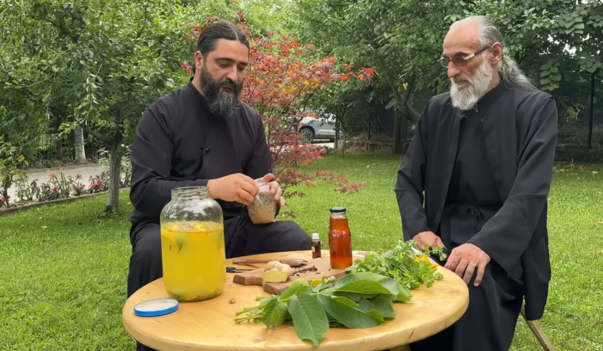 Limonada de deparazitare, recomandată de părintele Dimitrie, starețul Mănăstirii Antim-Troianu. Medicii anunță că un ingredient ar putea fi periculos