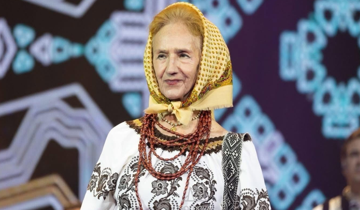 Rețeta de castraveți murați a Sofiei Vicoveanca. Trucul simplu care împiedică borcanele să se crape
