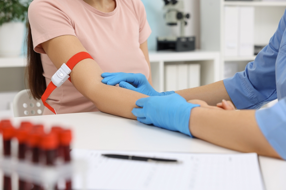 Analize medicale gratuite în 2026. Unde mergi cu biletul de trimitere și ce faci dacă „nu mai sunt fonduri”
