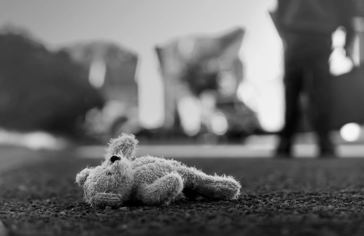 Trei frați, dintre care doi gemeni de doar un an, au ajuns în grija statului. Părinții au renunțat la ei, iar rudele nu îi pot prelua