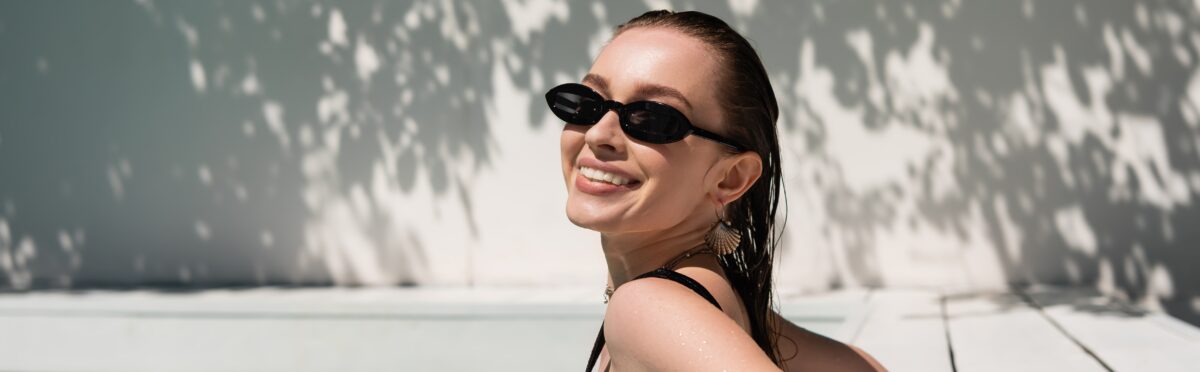 Ce se întâmplă cu părul când îl lași să se usuce singur după mare sau piscină
