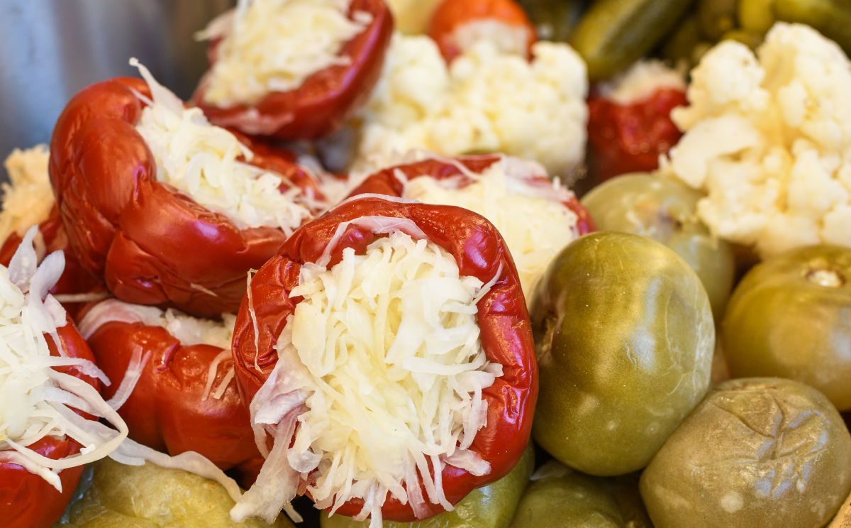 Gogoșari umpluți cu varză și morcov. Cum prepari murături crocante și aromate pentru iarnă
