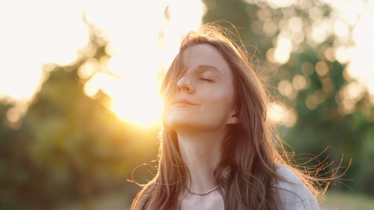 De ce ai nevoie de mai multă lumină naturală în timpul zilei. Ce se întâmplă în organism când stai prea mult în spații întunecate