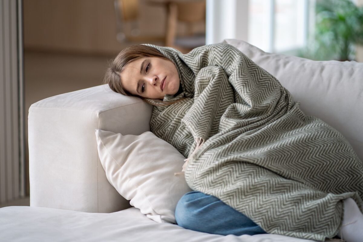 De ce îți este frig atunci când ești obosit? Legătura dintre somn, metabolism și temperatura corpului