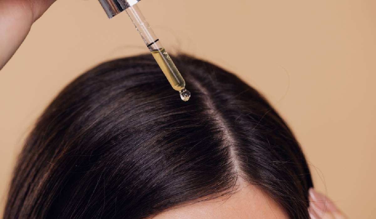 Hair oiling: ritualul de îngrijire care a devenit viral