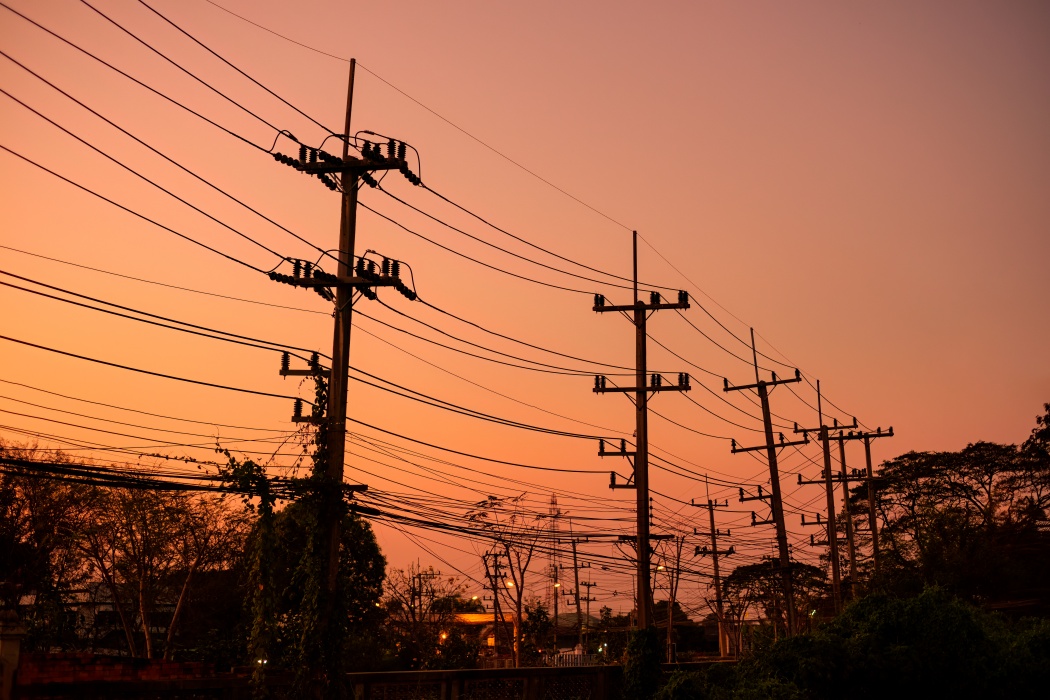 Pană de curent în plină caniculă? Obiectele pe care trebuie să le ai în casă când temperaturile sar de 40°C