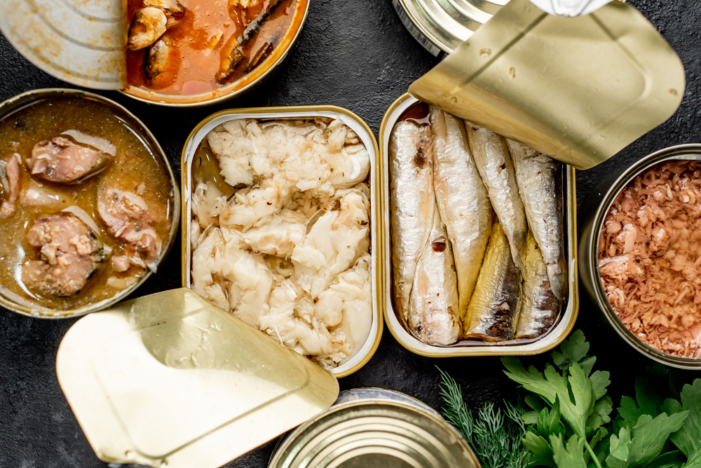 Peștele la conservă pe care nutriționiștii îl pun pe primul loc. E plin de omega-3 și calciu