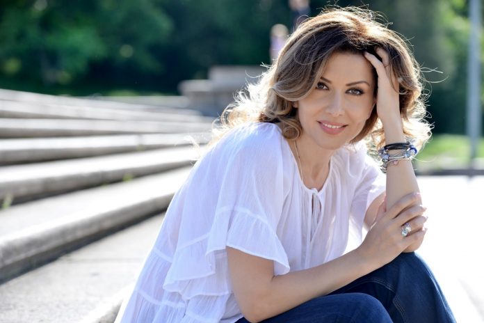 Carmen Brumă, despre decizia de a începe o nouă facultate la 40+: „Poate, pentru prima oară în viața ei, învață cu sens” / EXCLUSIV