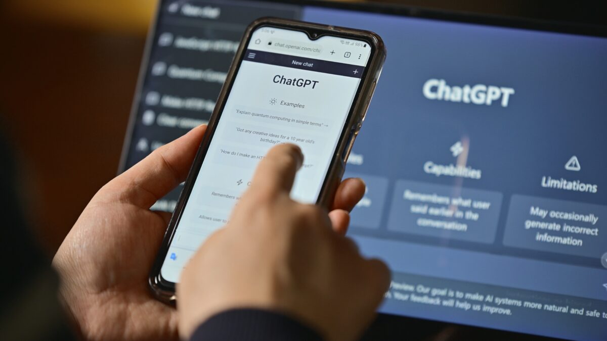 Ce nu ar trebui să-i spui niciodată lui ChatGPT. Informațiile pe care experții recomandă să le păstrezi pentru tine