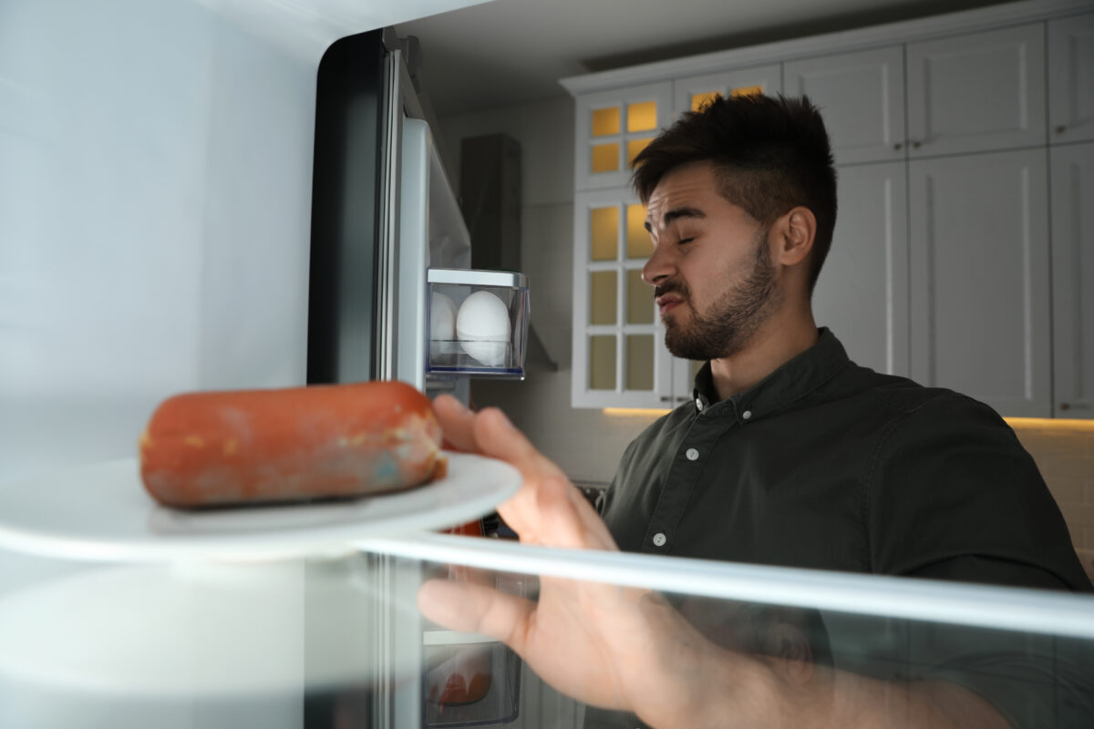 Alimentele din frigider de care ar trebui să scapi cât mai repede. Sunt un pericol pentru sănătate!