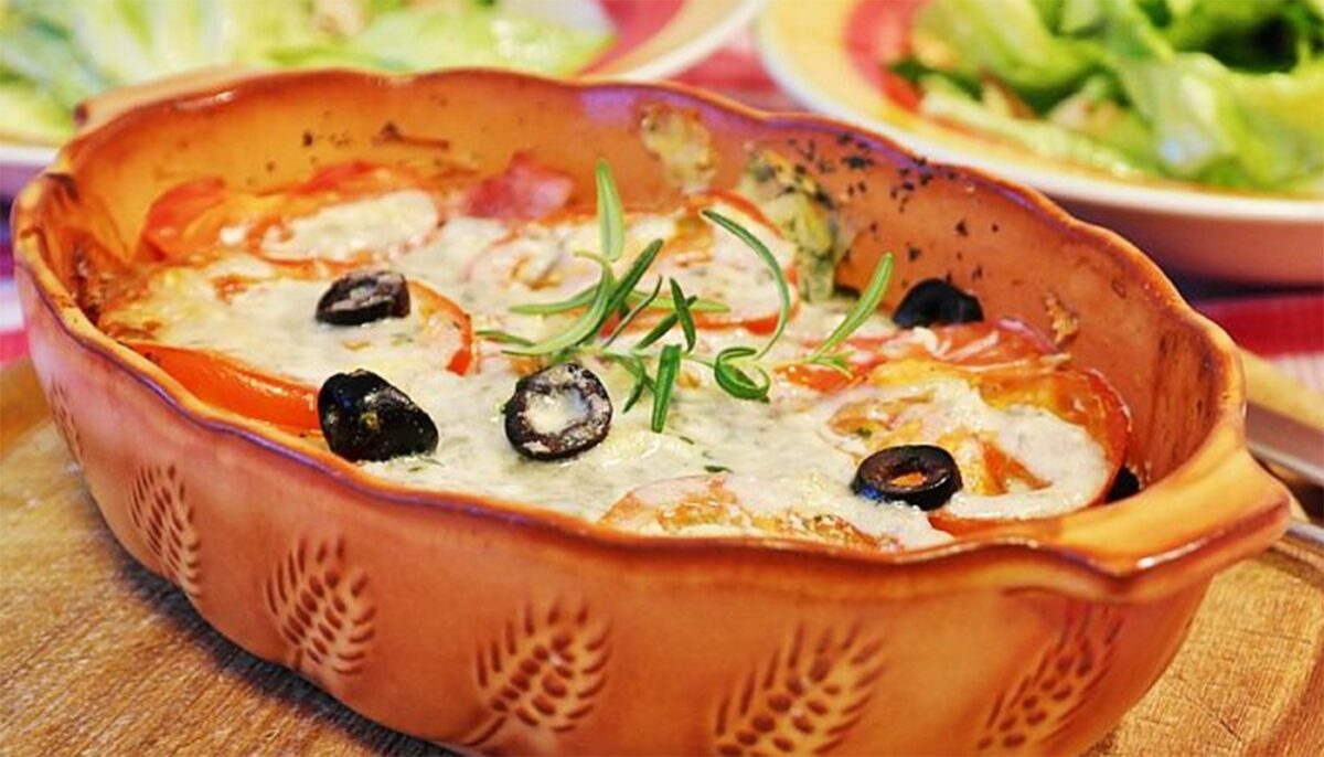 Ciorbă de pizza. Care este rețeta și cum se gătește cea mai ciudată ciorbă din gastronomia internațională