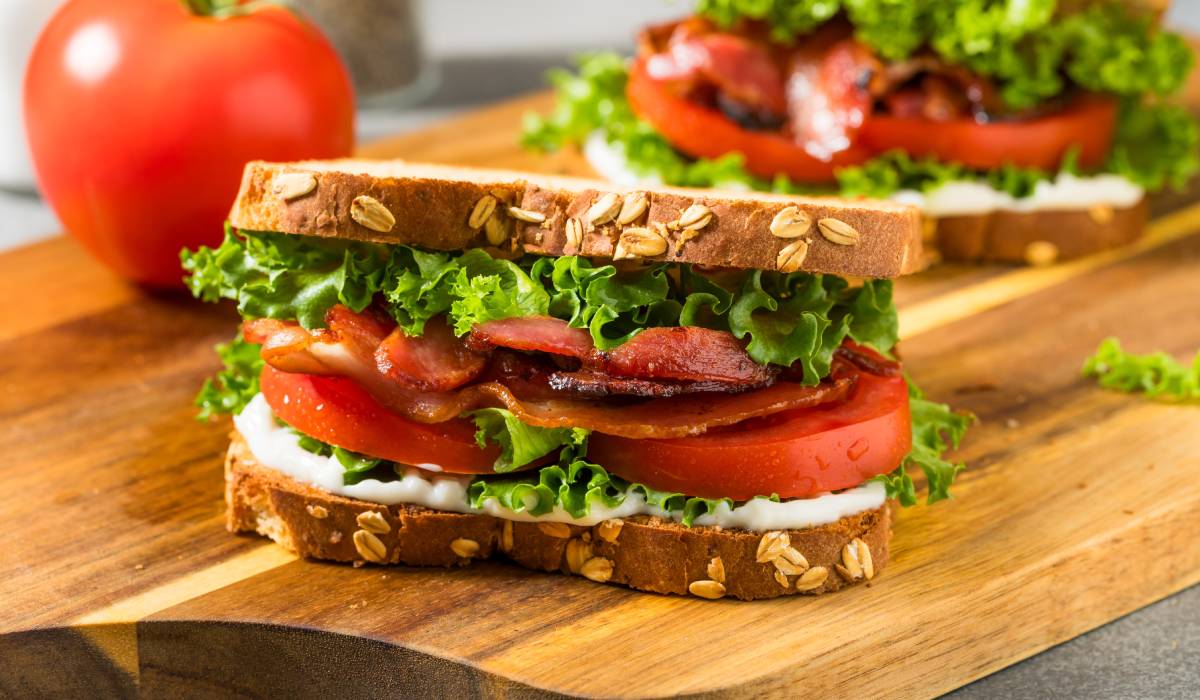 Care este cel mai sănătos sandwich? Ingredientul care îl poate transforma într-o bombă calorică