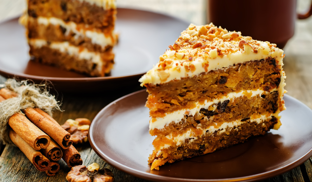 Rețeta de carrot cake fără gluten și fără zahăr. Prăjitura perfectă pentru toamnă