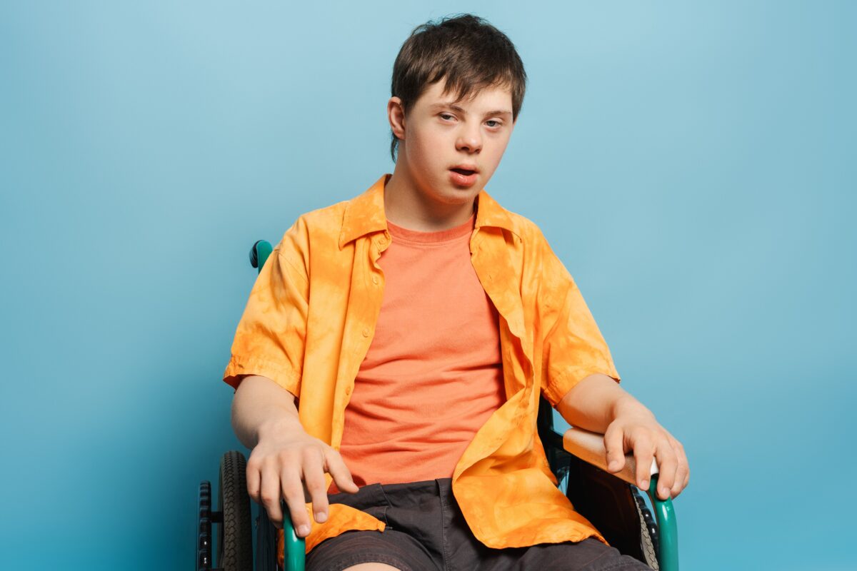 Se modifică ajutorul de 1.000 de lei pentru copiii cu dizabilități. Cine primește mai puțini bani din 2027 și cine pierde sprijinul
