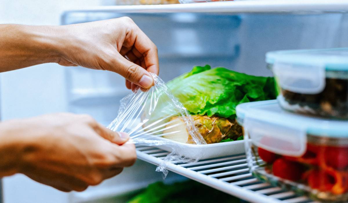 6 alimente pe care nu ar trebui să le învelești în folie alimentară. Se strică mai repede