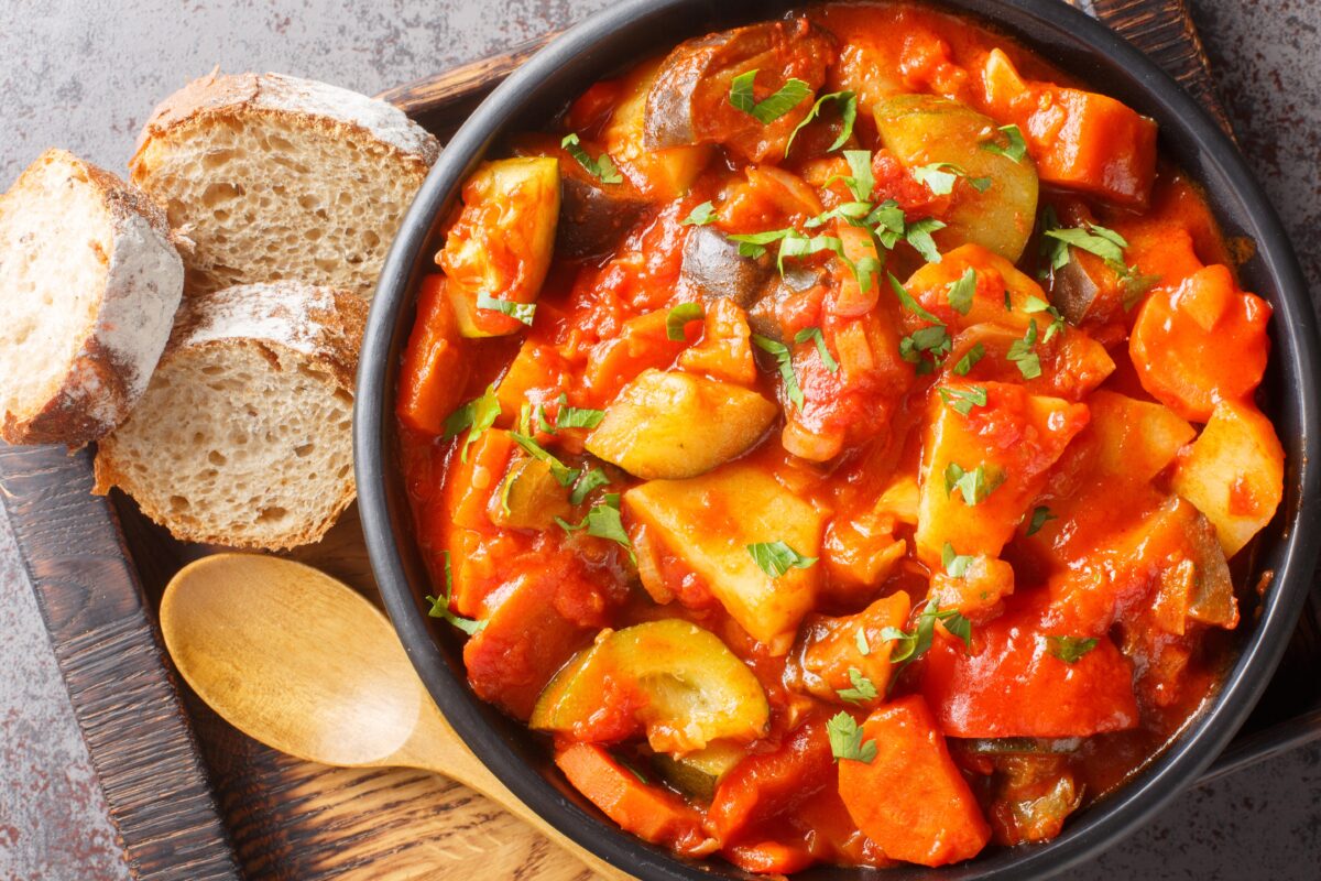 Ghiveci de legume la cuptor Rețeta simplă de toamnă, cu multe legume și puține ingrediente