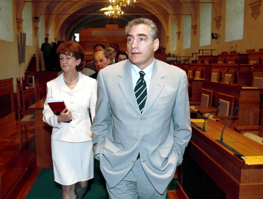 Ce pensie încasează Petre Roman la 80 de ani. Cu ce se ocupă fostul premier pentru a câștiga bani în plus